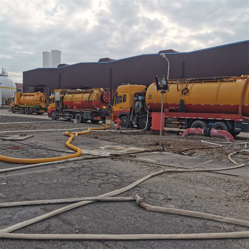 西市污水池清理